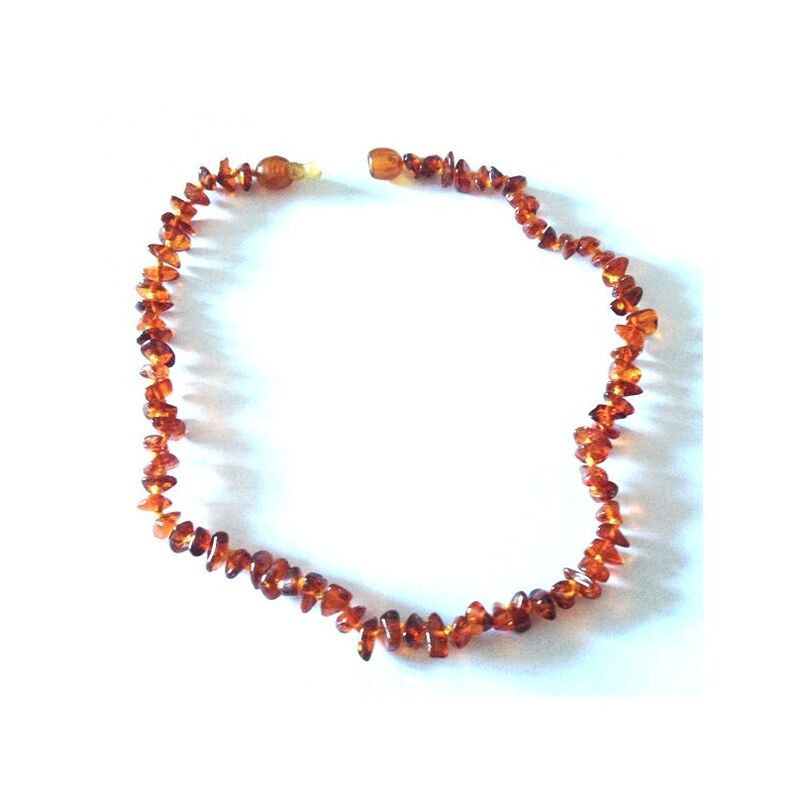 Collana per noenati in scaglie di ambra color cognac, chiusura a clip, lunghezza 32 - 33 cm