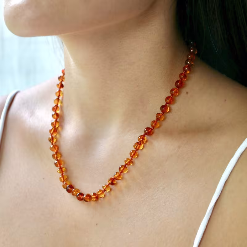 Collana in ambra barocca naturale del Mar Baltico color cognac, lunghezza 42 cm