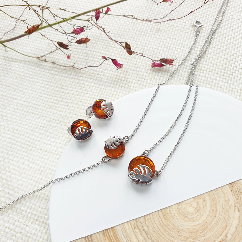 Collana in ambra color cognac, argento 925 rodiato, lunghezza regolabile 42+3 cm