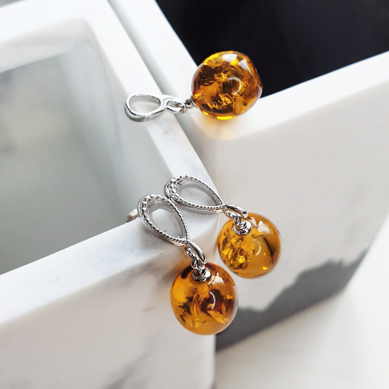 Pendentif en ambre cognac naturel, argent 925 doré, diamètre 1x1+1 cm