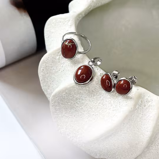 Ciondolo ovale in diaspro rosso naturale, argento 925 rodiato