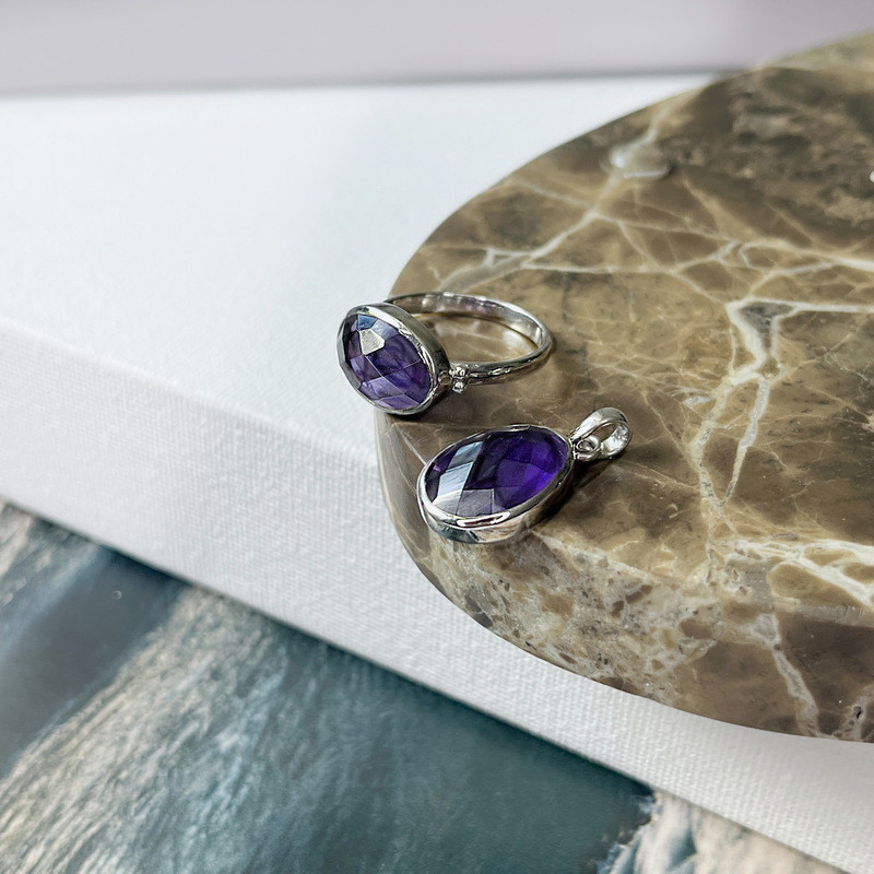 Ciondolo ovale in ametista naturale viola, argento 925 rodiato