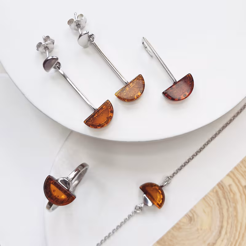 Half-circle ring in natural cognac amber, half-round, in rhodium-plated 925 silver