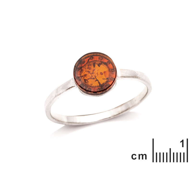 Anillo de ámbar coñac natural del mar Báltico, redondo, en plata 925 rodiada.
