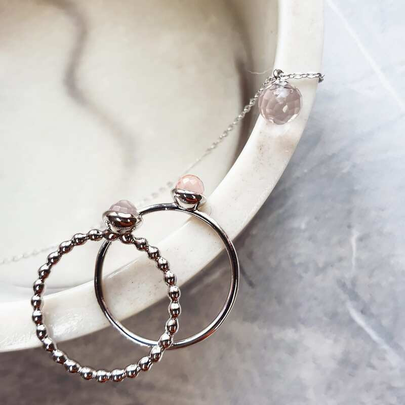 Anillo de bola de cuarzo rosa natural, en plata 925 rodiada