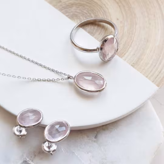 Anello ovale in quarzo rosa naturale, argento 925 rodiato