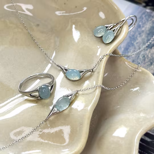 Bague en agate bleue ovale, en argent 925 rhodié