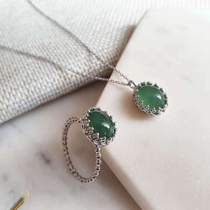 Anello ovale in avventurina verde naturale, argento 925 rodiato