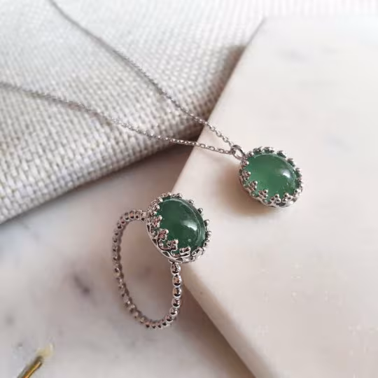 Anello ovale in avventurina verde naturale, argento 925 rodiato