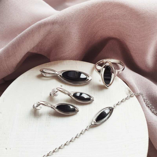 Bague en agate noire naturelle navette, en argent 925 rhodié