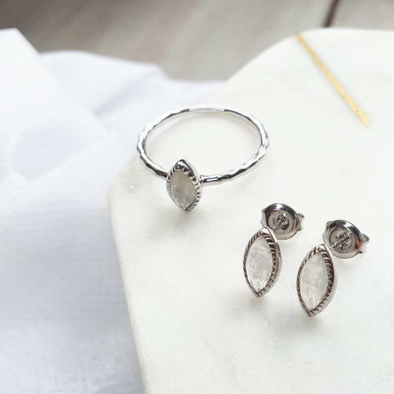 Natural white moonstone ring, in rhodium-plated 925 silver