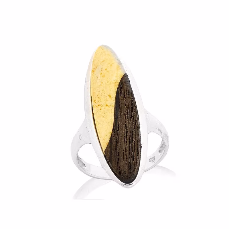 Large stone ring in irregular amber and oak, in rhodium-plated 925 silver