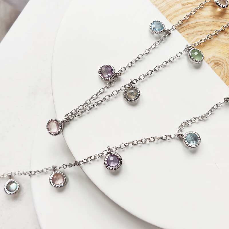 Anello rotondo multipietra, in argento 925 rodiato