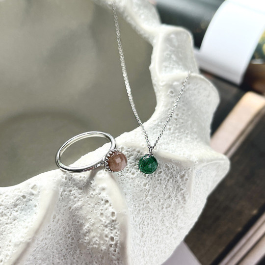 Anillo de bola de piedra lunar rosa natural, en plata 925 rodiada