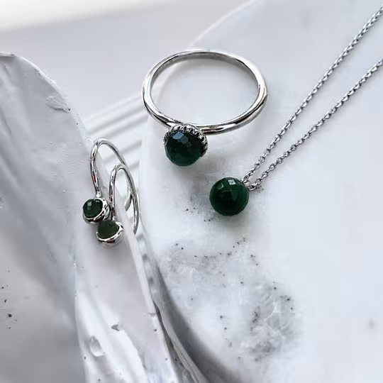 Natürlicher grüner Aventurin-Kugelring, in rhodiniertem 925er Silber
