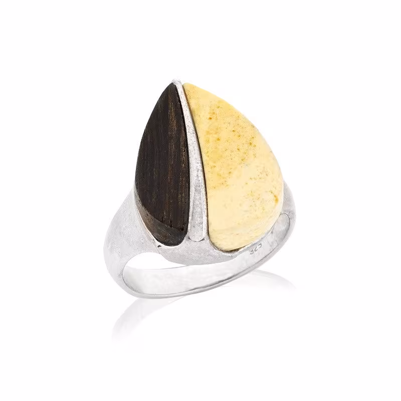 Anello multi-pietra a foglia in ambra irregolare e rovere, in argento 925 rodiato