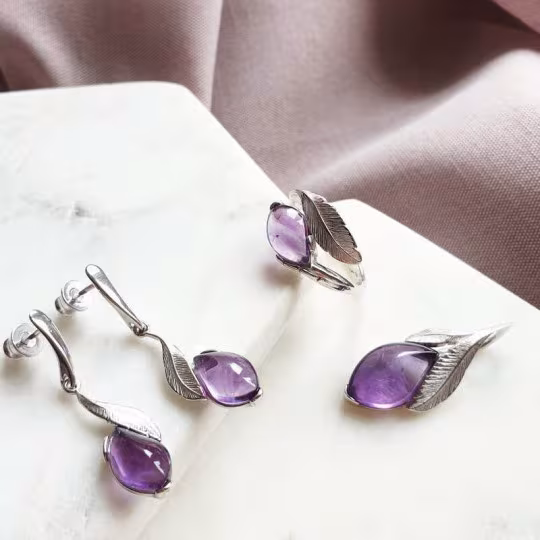 Bague en améthyste, en argent 925 rhodié