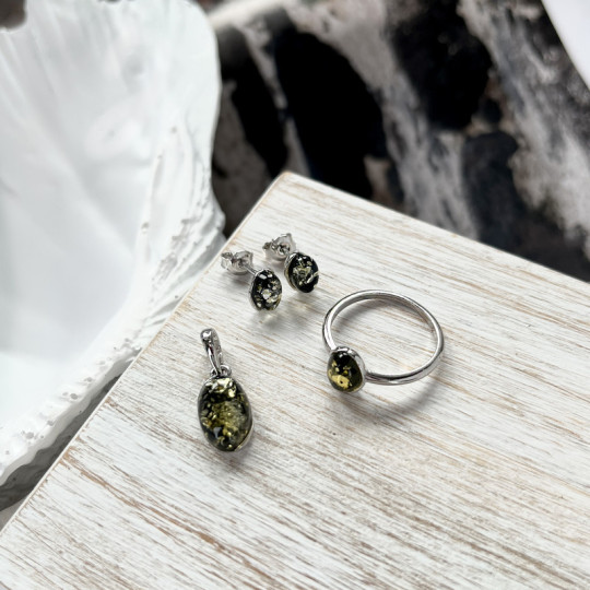 Anello ovale in ambra verde del Mar Baltico, argento 925 rodiato