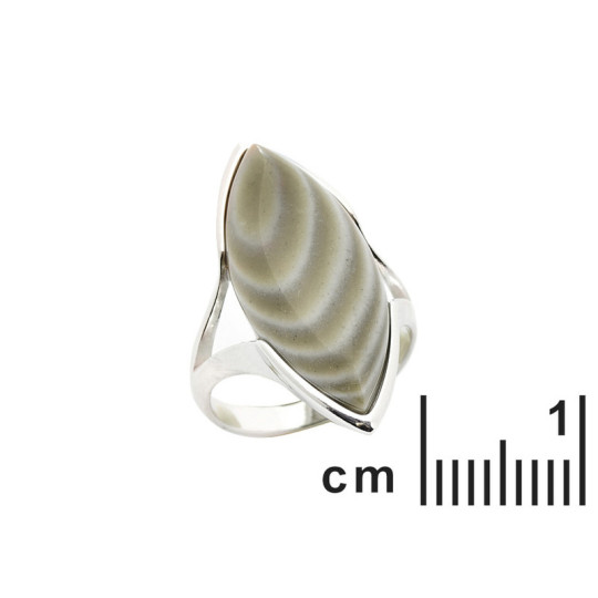 Anello grande in pietra focaia striata a forma di navetta, in argento 925 rodiato