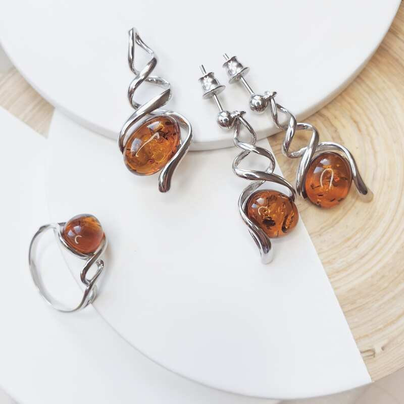 Anello ovale in ambra naturale del Mar Baltico color cognac, argento 925 rodiato