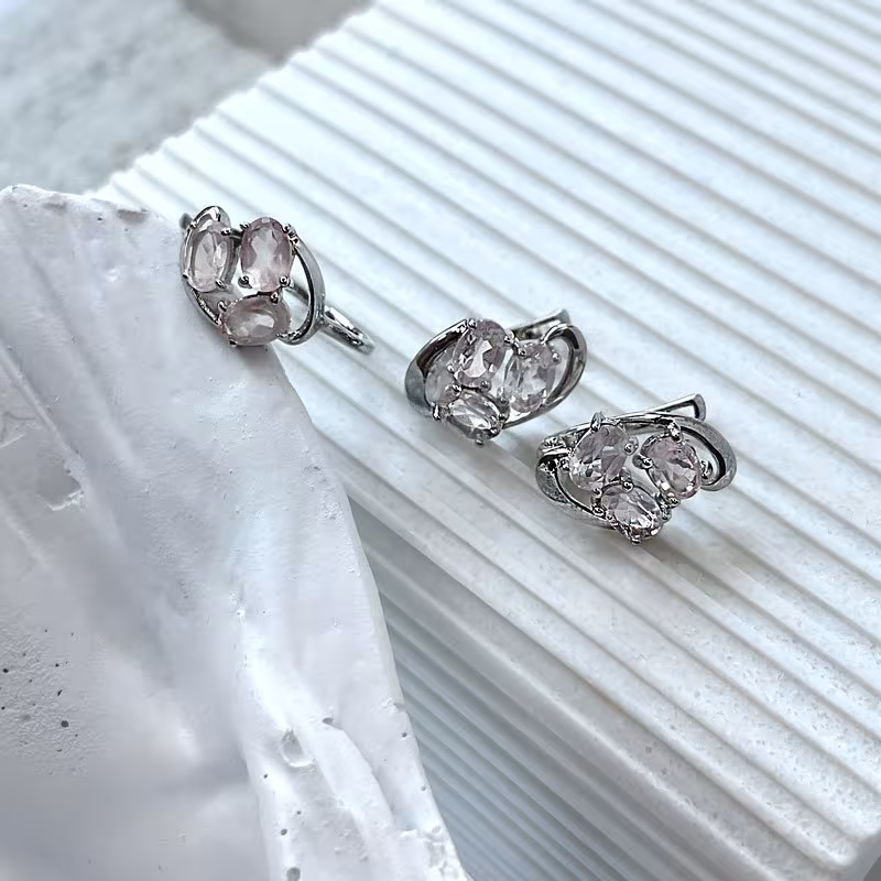 Anello ovale in quarzo rosa, argento 925 rodiato
