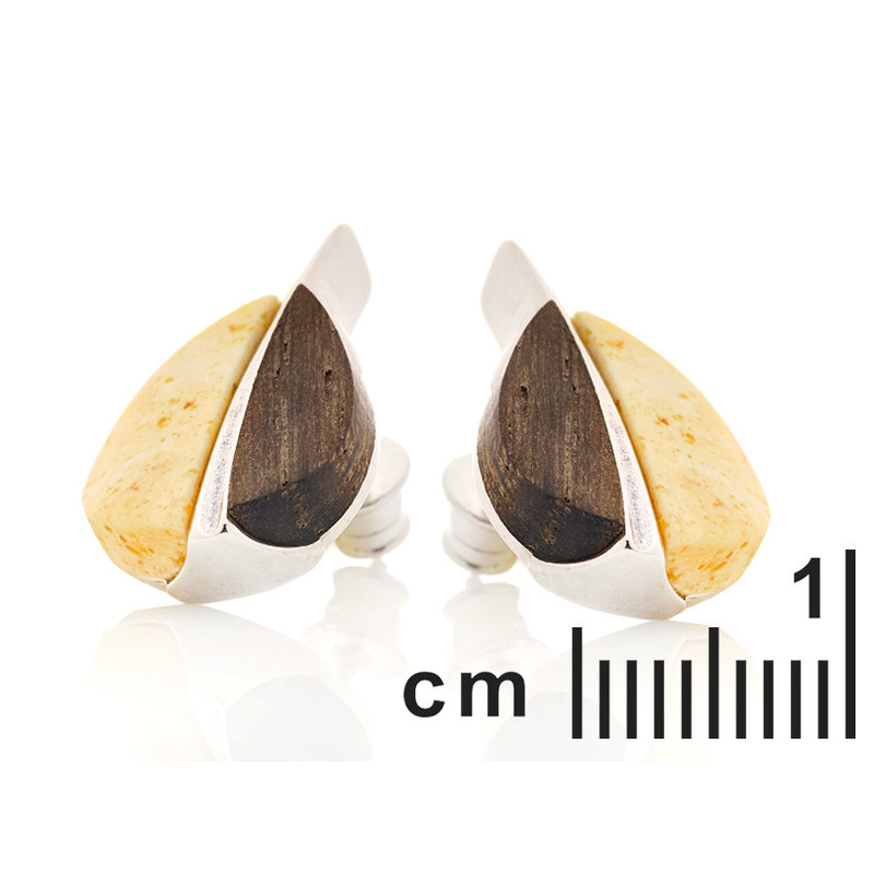 Clous d'oreilles en ambre irrégulier et chêne, en argent 925 rhodié