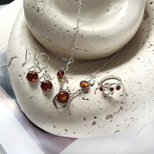 Boucles d'oreilles pendantes en ambre cognac naturel rond, en argent 925