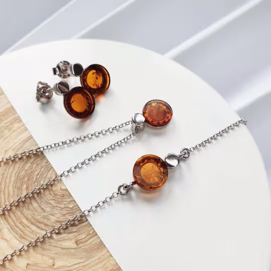 Clous d'oreilles en ambre cognac de la mer Baltique, en argent 925 rhodié