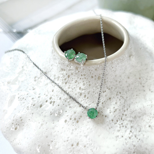 Clous d'oreilles en quartz vert naturel rond, en argent 925 rhodié