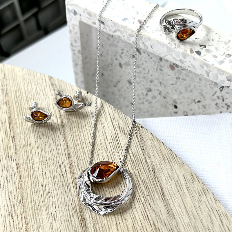 Clous d'oreilles en ambre cognac naturel goutte, en argent 925 rhodié
