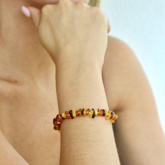 Bracelet d'ambre multicolore naturel de la mer Baltique chips, longueur 17-18 cm
