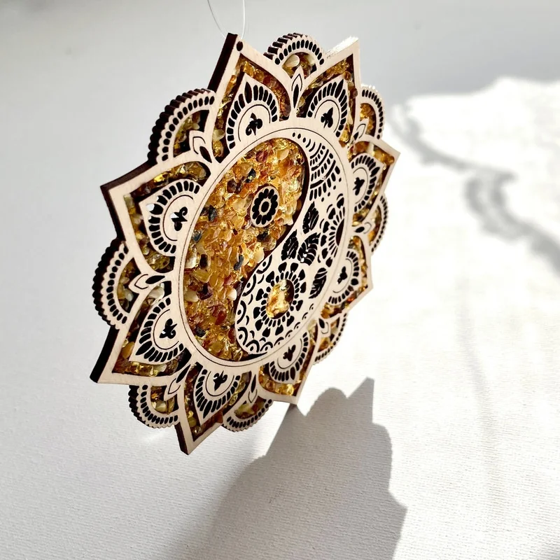 Accessories with natural stones